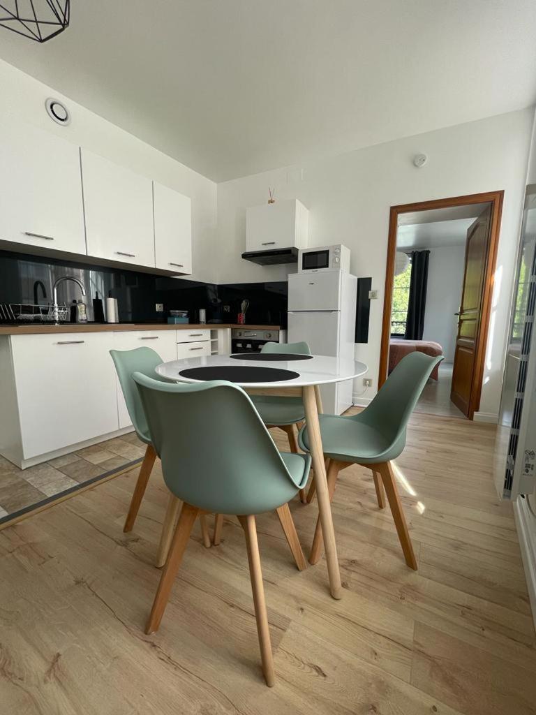 Appartement Le Petit Charcot Charleville-Mézières Exterior foto